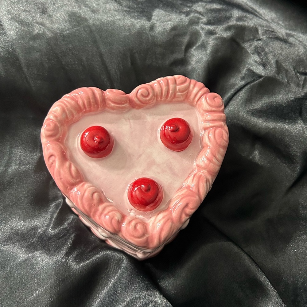 Heart cake trinket box (ceramic)